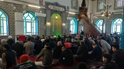 Kocaeli Büyükşehir Belediyesi, yangında hasar gören Akça Camii’ndeki onarım çalışmalarını