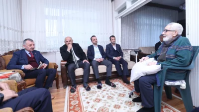 Kocaeli Büyükşehir Belediye Başkanı Doç.Dr.Tahir Büyükakın, 1952-67 yılları arası 15