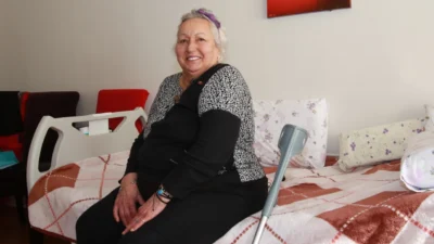 Kocaeli Büyükşehir Belediyesi’nin yürüttüğü “Hayata Tutun” projesinden faydalanan Hesna Ümran