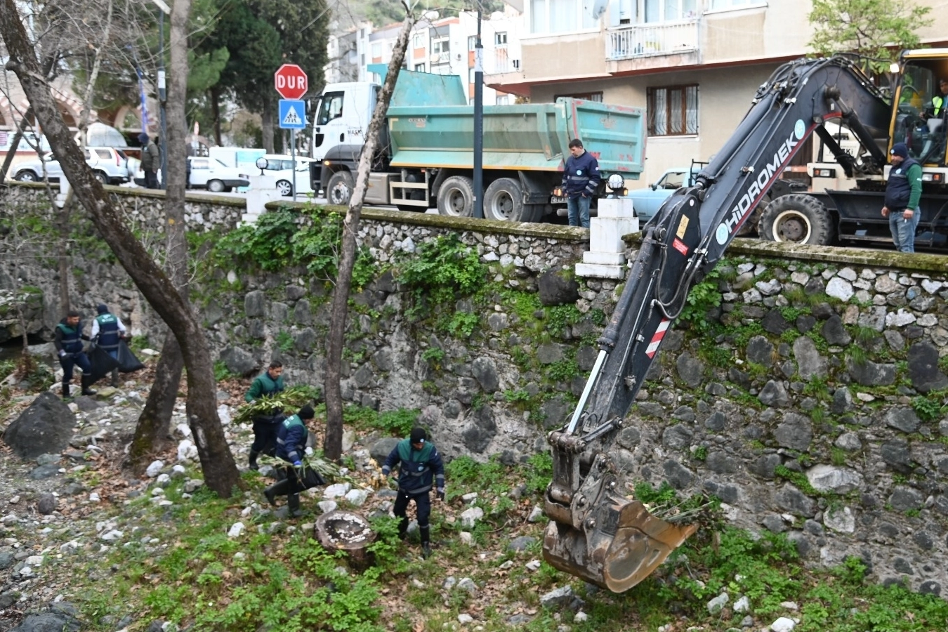 Manisa Büyükşehir Belediyesi, şehrin simge noktalarından biri olan Çaybaşı Deresi’nde