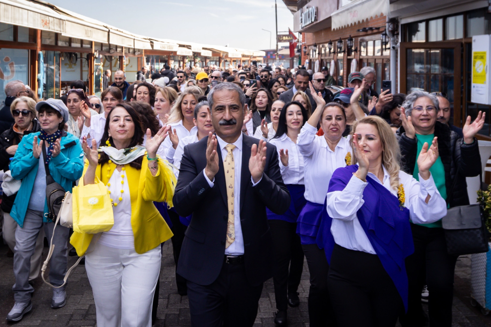 Doğayı koruma bilinci ve kültürel mirası yaşatma vurgusuyla düzenlenen Adalar Mimoza