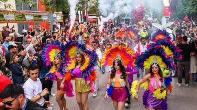 Türkiye’nin ilk ve tek sokak karnavalı olan “Nisan’da Adana’da –