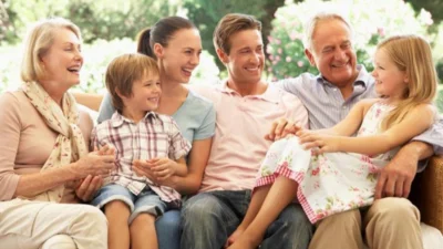 Bayram ziyaretleri, insanların bir araya gelip birbirlerinin sevinçlerini veya dertlerini