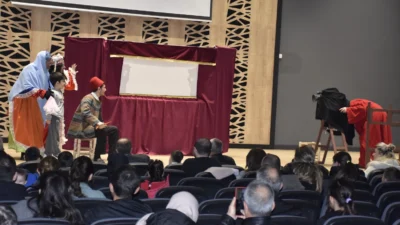 Bursa’nın Karacabey ilçesinde sahnelenen “Fotoğrafçı” orta oyunu, Bursa Büyükşehir Belediyesi