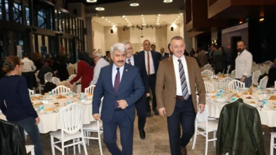 Kocaeli Büyükşehir Belediye Başkanı Doç.Dr.Tahir Büyükakın, ilimizde görev yapan sağlık