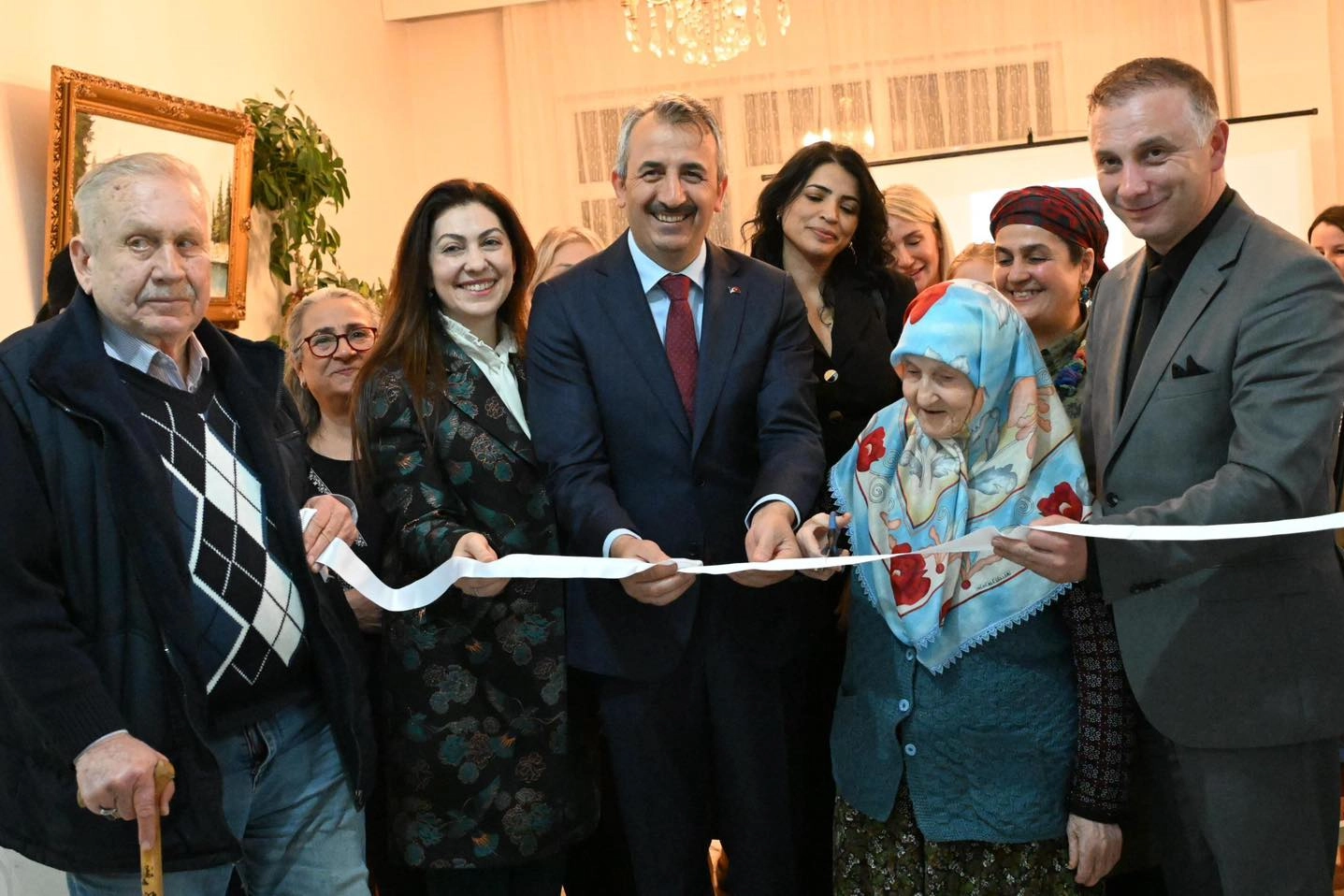 Edirne Valisi Yunus Sezer huzurevi sakinleriyle iftarda buluştu. MEHMET AYTAÇ