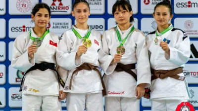 Konya Büyükşehir Belediyespor judo takımında mücadele eden Fatma Zehra Meki,