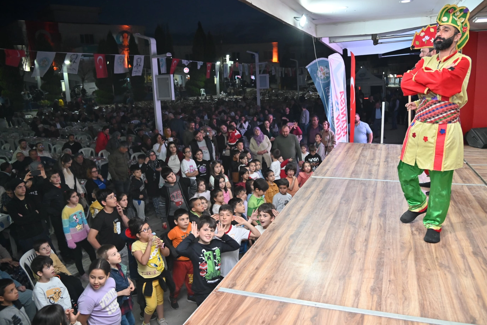 Manisa Büyükşehir Belediyesi, Ramazan ayının birlik ve beraberlik ruhunu Selendi’de kurduğu