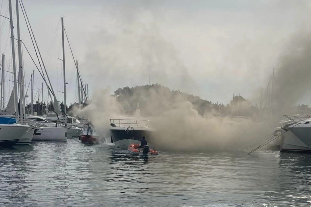 Muğla’nın Bodrum ilçesinde Northeaster isimli motor yatta bilinmeyen nedenden dolayı