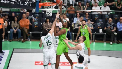 TOFAŞ Basketbol Takımı, ligin 21. haftasında sahasında Darüşşafaka Lassa’yı 111-93’lük