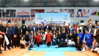 Muhammed Ali Clay Kapalı Spor Salonunda gerçekleştirilen Kurumlar Arası Voleybol