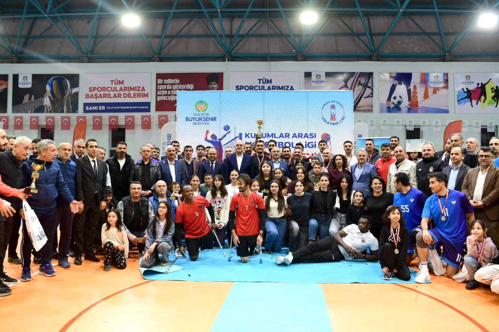 Muhammed Ali Clay Kapalı Spor Salonunda gerçekleştirilen Kurumlar Arası Voleybol