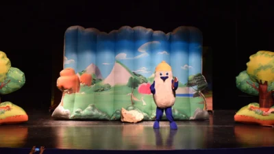 Yıldırım Belediyesi tarafından düzenlenen ‘Kaptan Pengu ve Arkadaşları’ çocuk tiyatrosu,