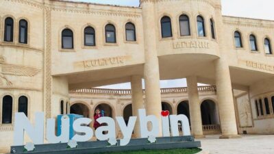 Nusaybin, Türkiye'nin güneydoğusunda yer alan tarihi ve kültürel zenginliklere sahip