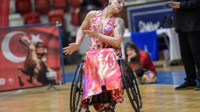Para Dans Türkiye Şampiyonası, İzmir Büyükşehir Belediyesi’nin desteğiyle “Engelleri Dansla