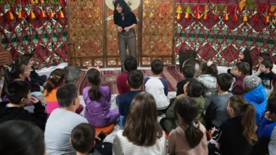 Kahranmanmaraş Büyükşehir Belediyesi ev sahipliğinde düzenlenen “Uluslararası Dünya Anlatıcılar Şöleni”,