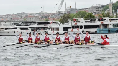 Koç Üniversitesi ve Kadir Has Üniversitesi kürek takımları, “Haliç Dostluk
