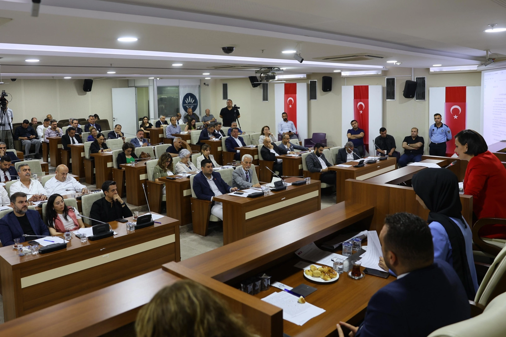 Karabağlar Belediye Başkanı Helil Kınay, Mayıs ayı meclis toplantısında, emekçilerin