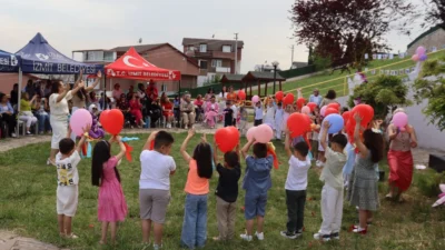 İzmit Belediyesi Çınar Çocuk Evleri’nde eğitim gören minikler, Anneler Günü’nü
