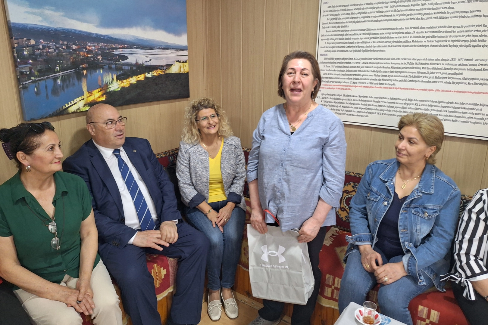 Gebze Kars-Ardahan-Iğdır (KAI) Derneği, Anneler Günü dolayısıyla dernek binasında anlamlı
