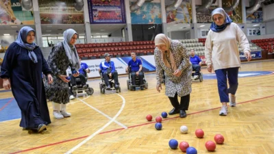 İzmir Büyükşehir Belediyesi’nin boccia takımı, başarılarını fedakâr annelerin desteğiyle taçlandırıyor.