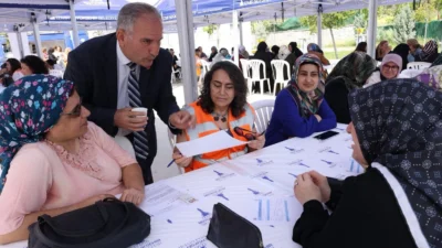 İzmirli kadınlar, İzmir Büyükşehir Belediyesi tarafından başlatılan “Sıcak Çaylar, Güçlü