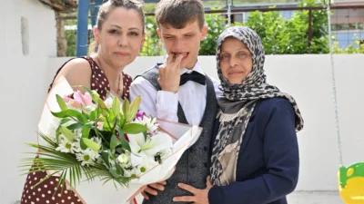 Manisa Büyükşehir Belediyesi, Evde Bakım Hizmetleri kapsamında annesine destek sağladığı