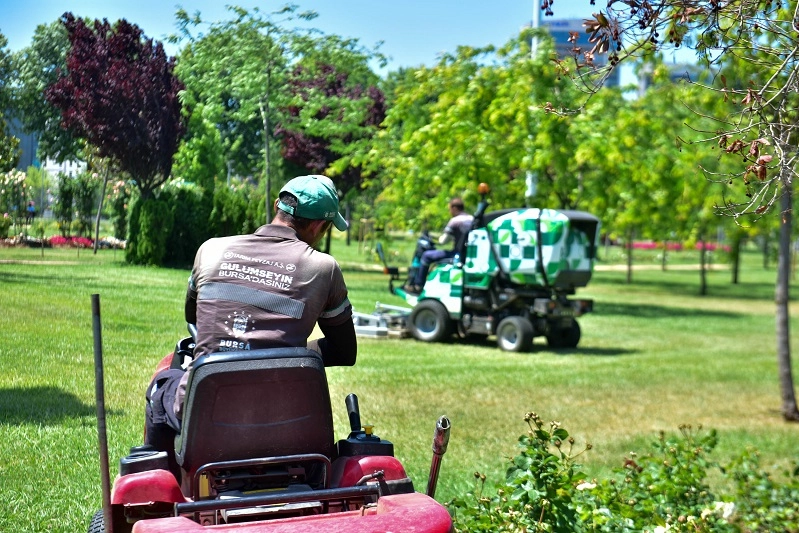 Bursa Büyükşehir Belediyesi, sorumluluk alanında bulunan park ve yeşil alanlarda