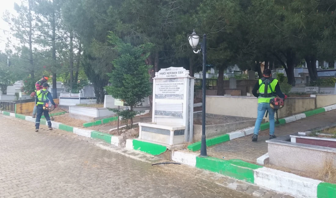 Kocaeli’de Çayırova Belediyesi ekipleri, yaklaşan Kurban Bayramı öncesinde çalışmalarına devam