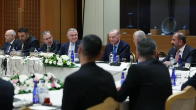 Cumhurbaşkanı Erdoğan, Süper Lig’e yükselen Kocaelispor, Fatih Karagümrük ve Gençlerbirliği’ni