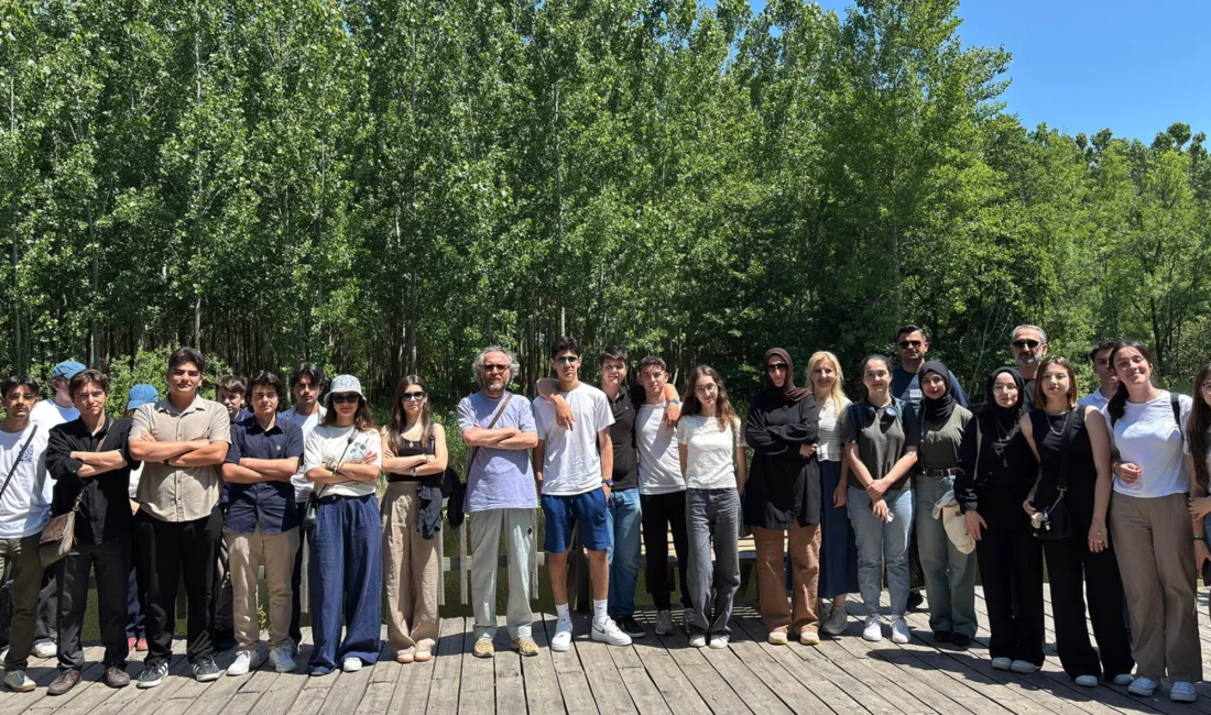 Sakarya Büyükşehir Belediyesi, 8. Liselerarası Tiyatro Festivali’ne katılan öğrencilere yönelik