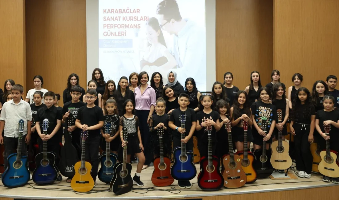 İzmir Karabağlar Belediyesi’nin sanat kurslarına katılan kursiyerlerin yıl boyunca ortaya