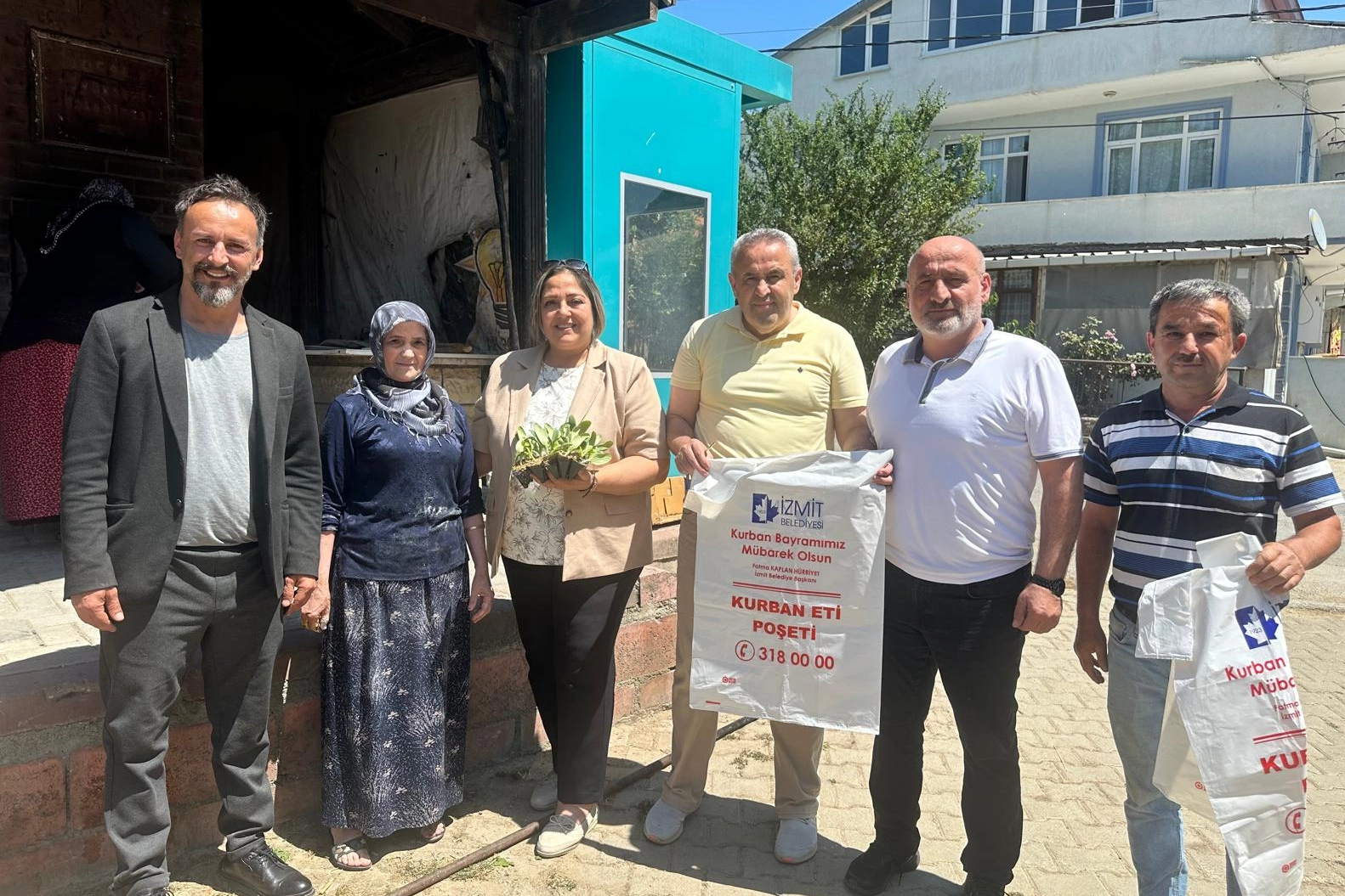 Çevre kirliliğinin önlenmesi ve hijyenin sağlanması amacıyla kurban poşeti dağıtan