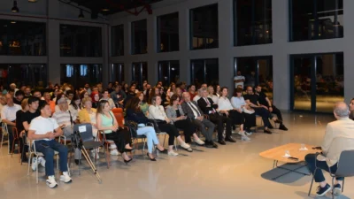 Bursa Nilüfer Belediyesi tarafından düzenlenen söyleşide girişimci ve tekno-fütürist Alphan