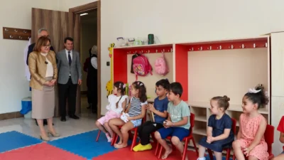 Gaziantep Büyükşehir Belediye Başkanı Fatma Şahin, yaz okullarından faydalanan çocukları