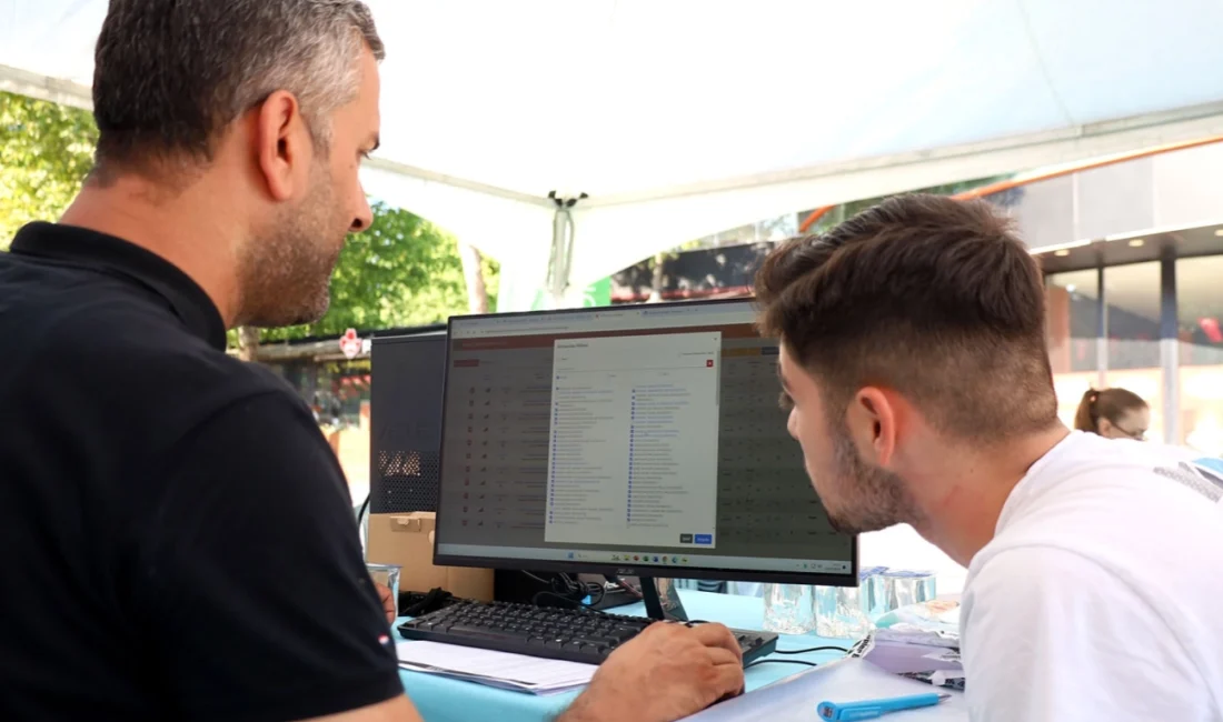 Denizli Büyükşehir Belediyesi, üniversite hayali kuran gençlere destek olmak amacıyla