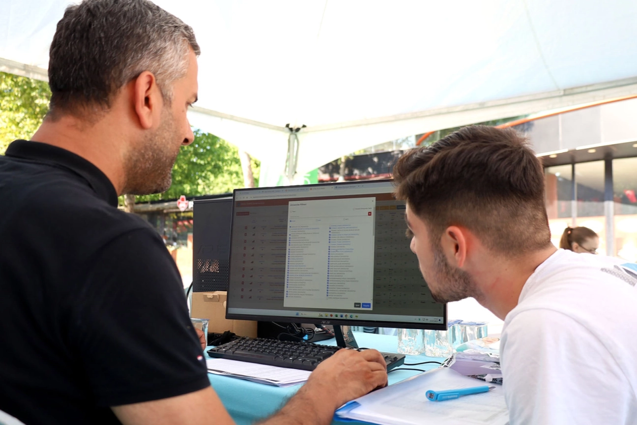 Denizli Büyükşehir Belediyesi, üniversite hayali kuran gençlere destek olmak amacıyla