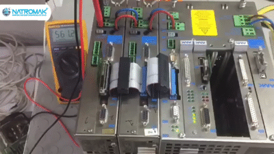 Endüstriyel otomasyon sistemlerinde kullanılan elektronik kartlar ve sürücüler, makinelerin hassas