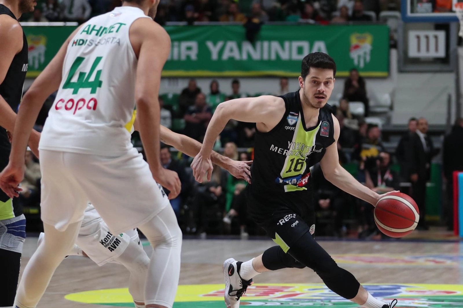 2025-2026 sezonu öncesi kadro yapılanmasını sürdüren Büyükşehir Basketbol Takımı, dış