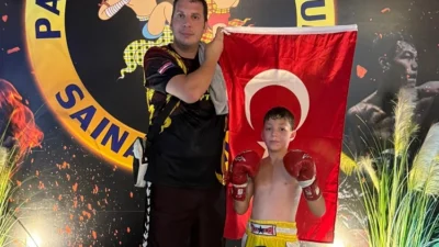 Bostanlılı sporcudan Tayland’dan hazırlık Bostanlıspor’un 10 yaşında gelecek vaad eden muay thai sporcusu Mert