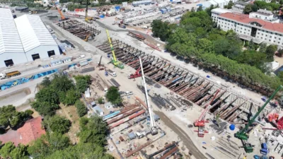 Körfezray Metrosu’nda yer altı tünellerini kazacak dev köstebeklerden 2’si geldi.