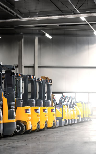 Forklift akü, endüstriyel alanlarda sıklıkla kullanılan forkliftlerin en önemli parçalarından
