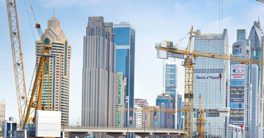 Kule vinç, inşaat sektöründe sıkça kullanılan yüksek kapasiteli kaldırma makineleridir.