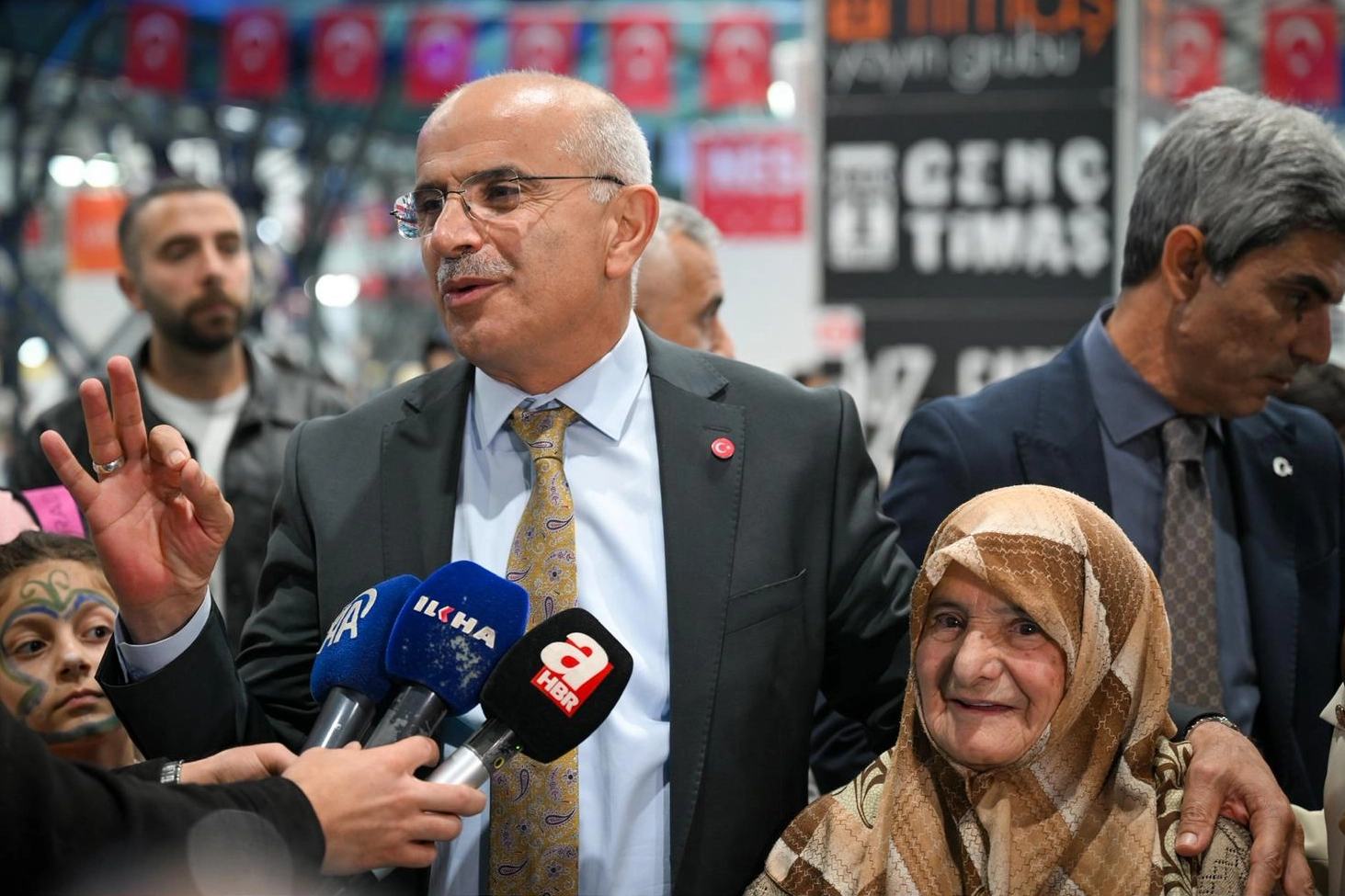 Malatya Büyükşehir Belediye Başkanı Sami Er, 88 yaşında okuma-yazma öğrenen