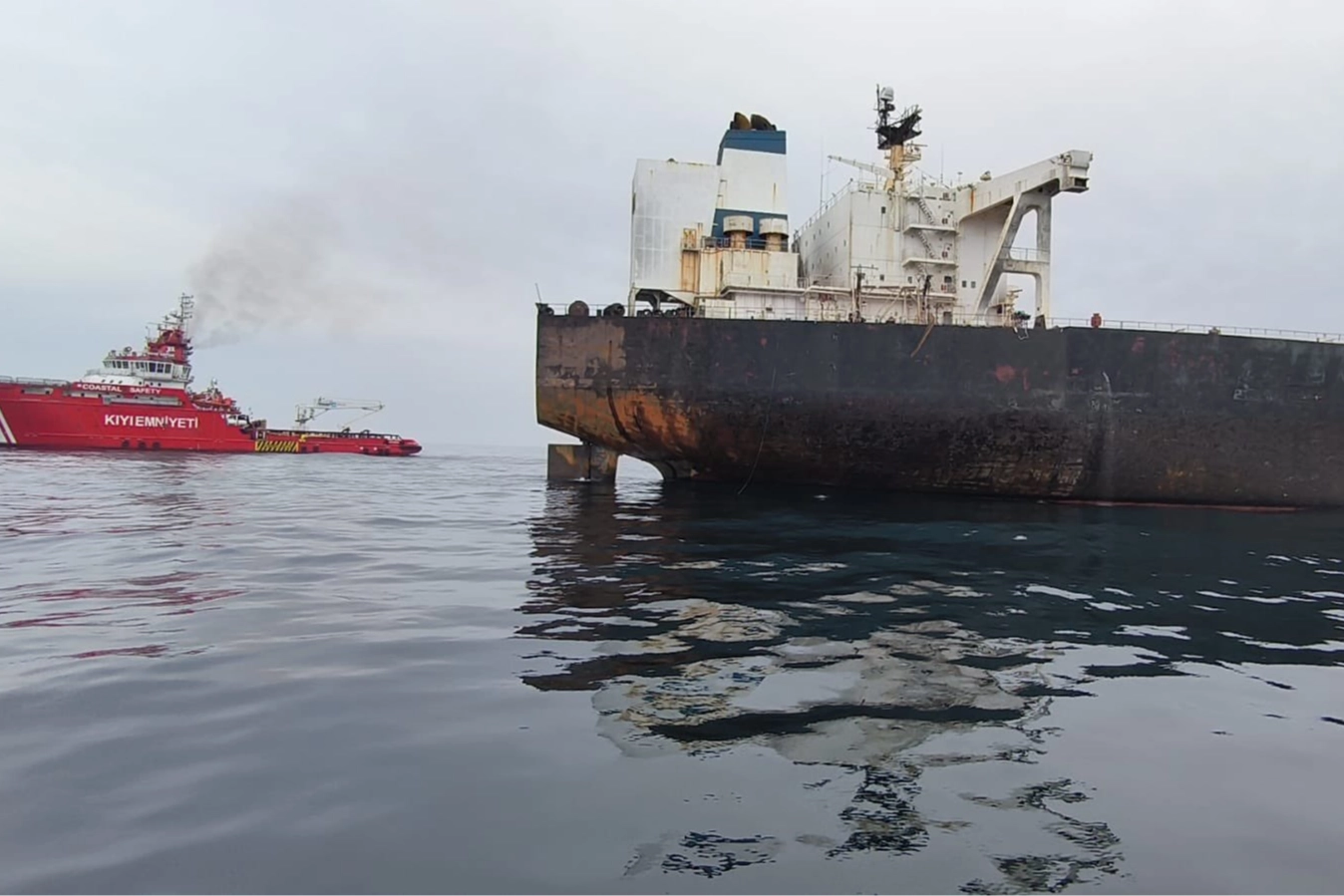 Ulaştırma ve Altyapı Bakanlığı, Karadeniz açıklarında patlama sonrası yangın çıkan
