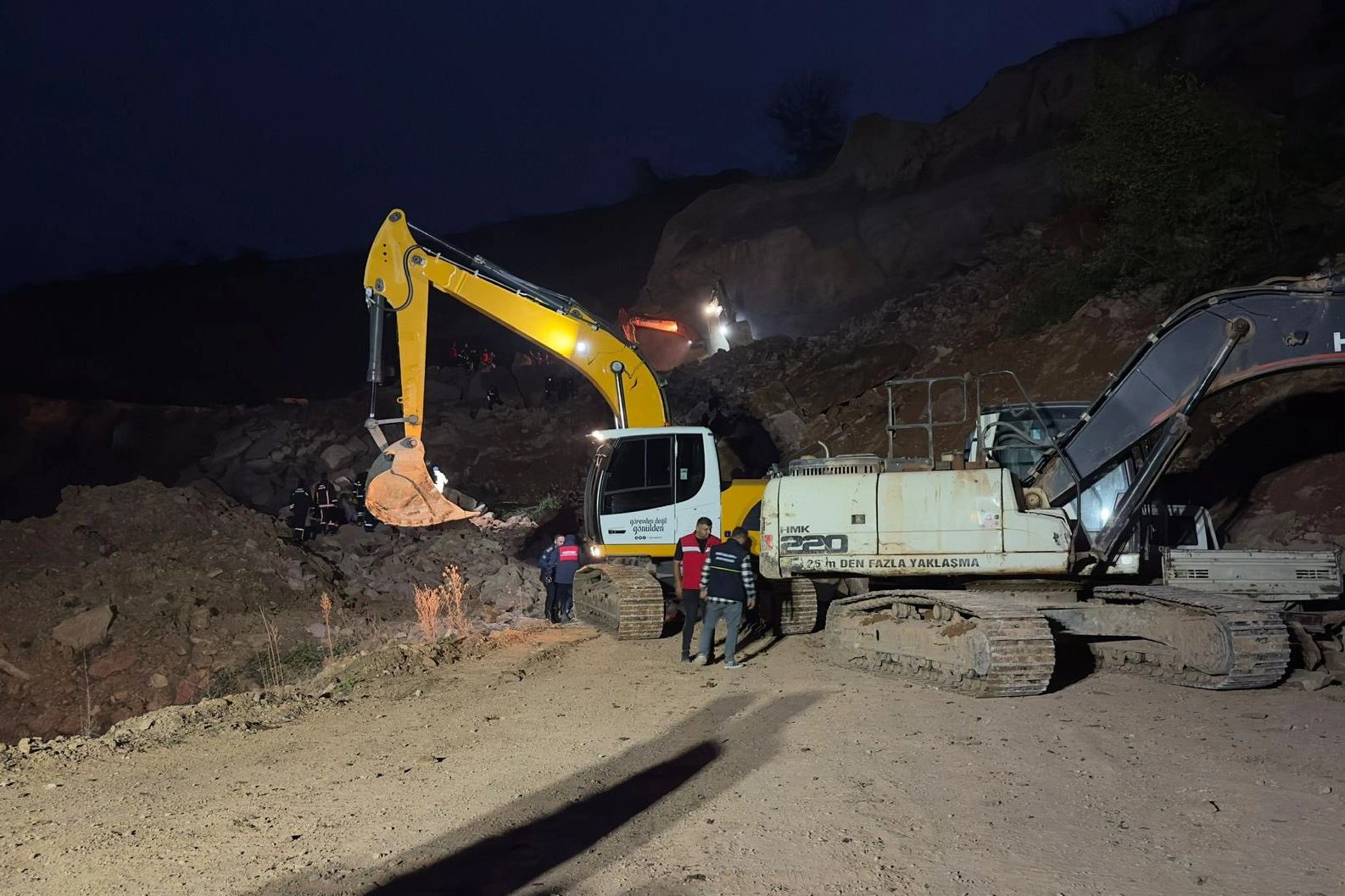 Ordu’nun Fatsa ilçesindeki özel bir taş ocağında meydana gelen göçükte,