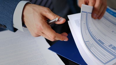 Sigorta acentesi, sigorta ürünlerini müşterilere sunan ve bu ürünler hakkında