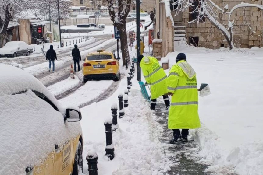 Gaziantep Büyükşehir Belediyesi, kent genelinde etkili olan kar yağışı nedeniyle